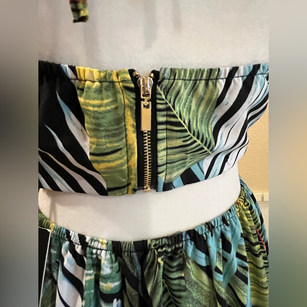 Tropical-print maxi dress. O-ring cut out. The Sang Clothing. Halter V-neck. M - Picture 8 of 15